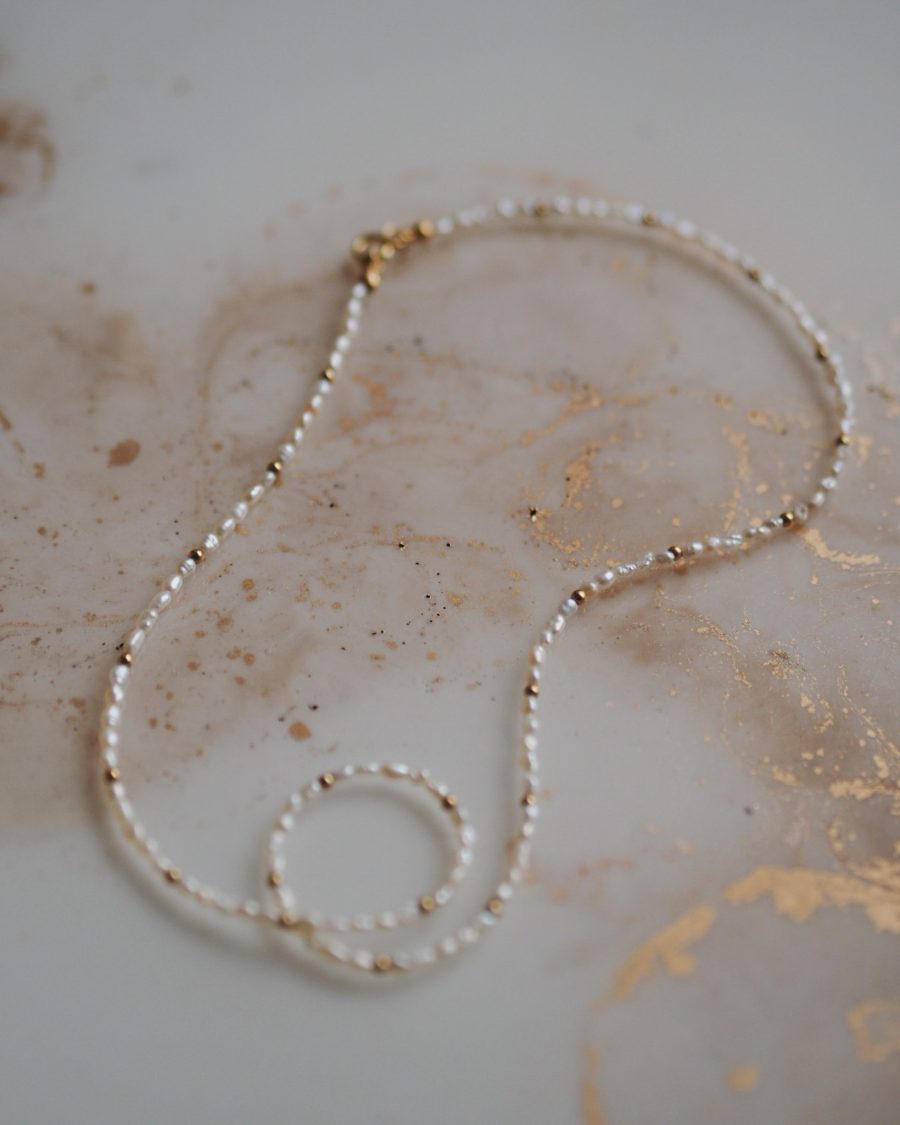 Naszyjnik Nawleczone Perły i Kulki Pozłacane