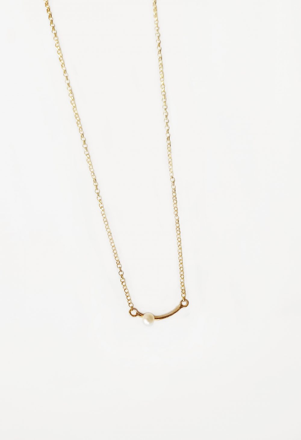 Naszyjnik łuk i perła pozłacany