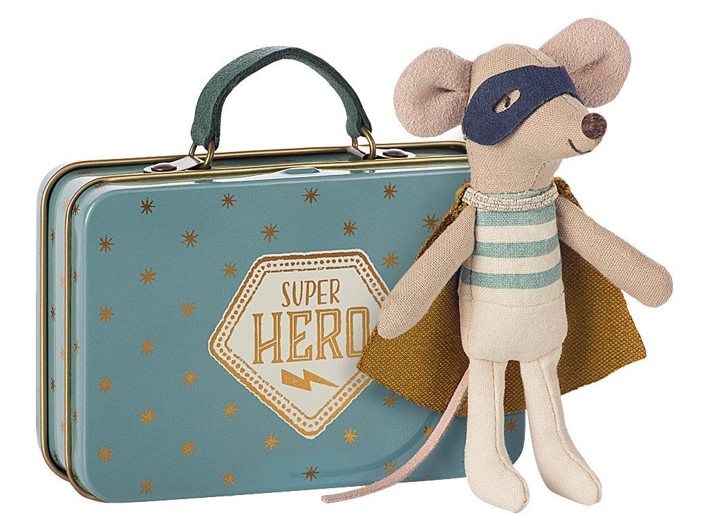 Myszka Superhero w walizce