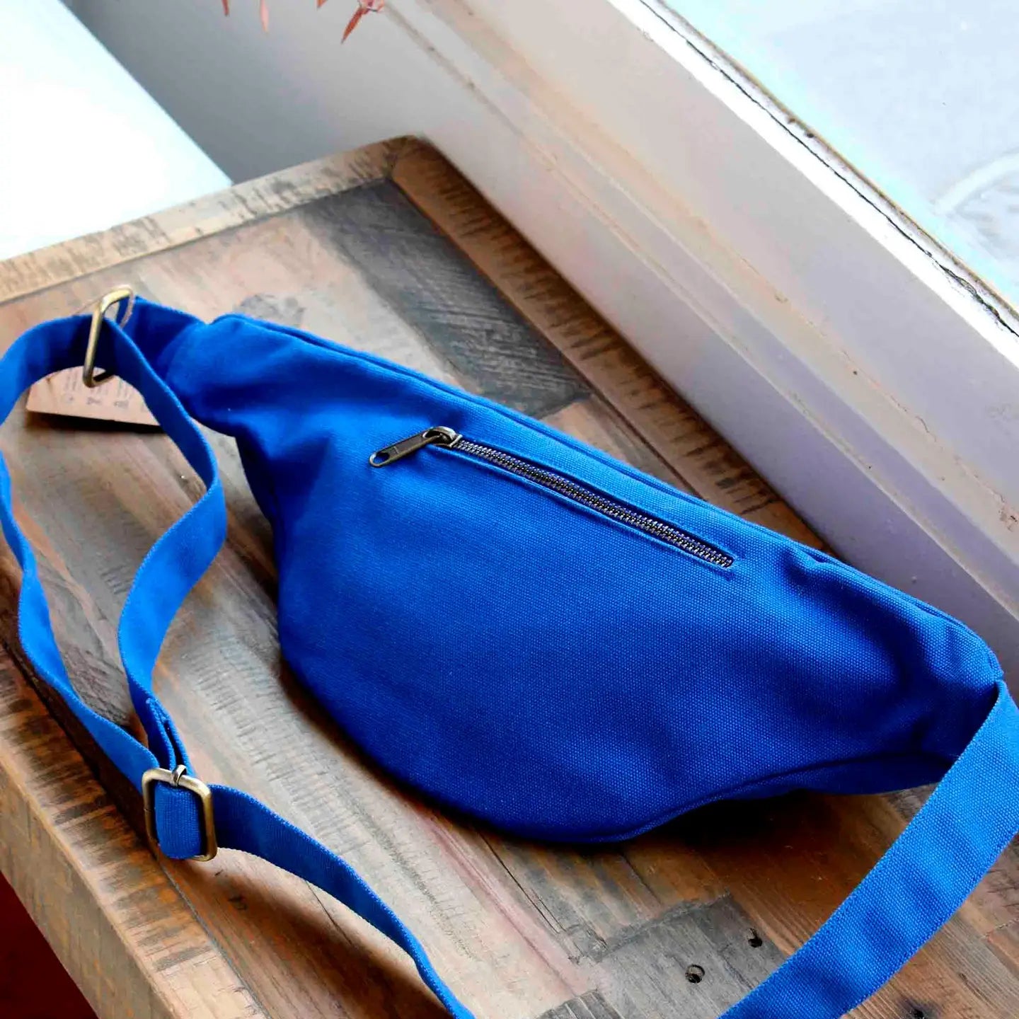 Duża Nerka Sasha Electric Blue.– Hindbag SLOU stylizacja