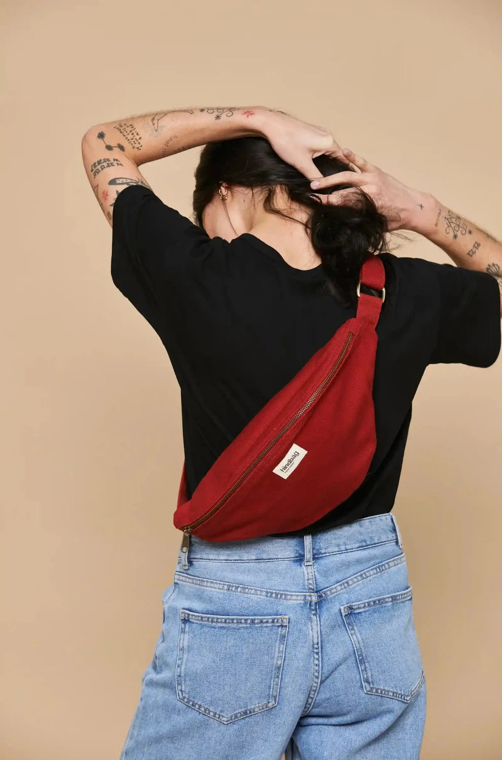 Duża Nerka Sasha Terracotta – Hindbag SLOU na modelce