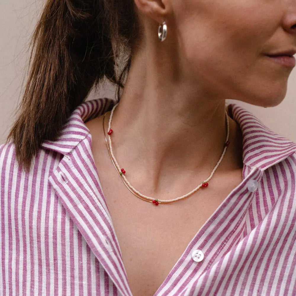 Naszyjnik owocowy Cherries – Poly SLOU na modelce
