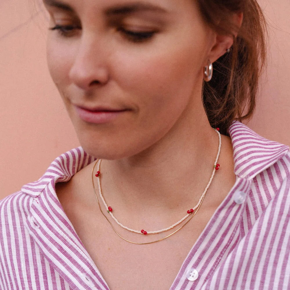 Naszyjnik owocowy Cherries – Poly SLOU na modelce