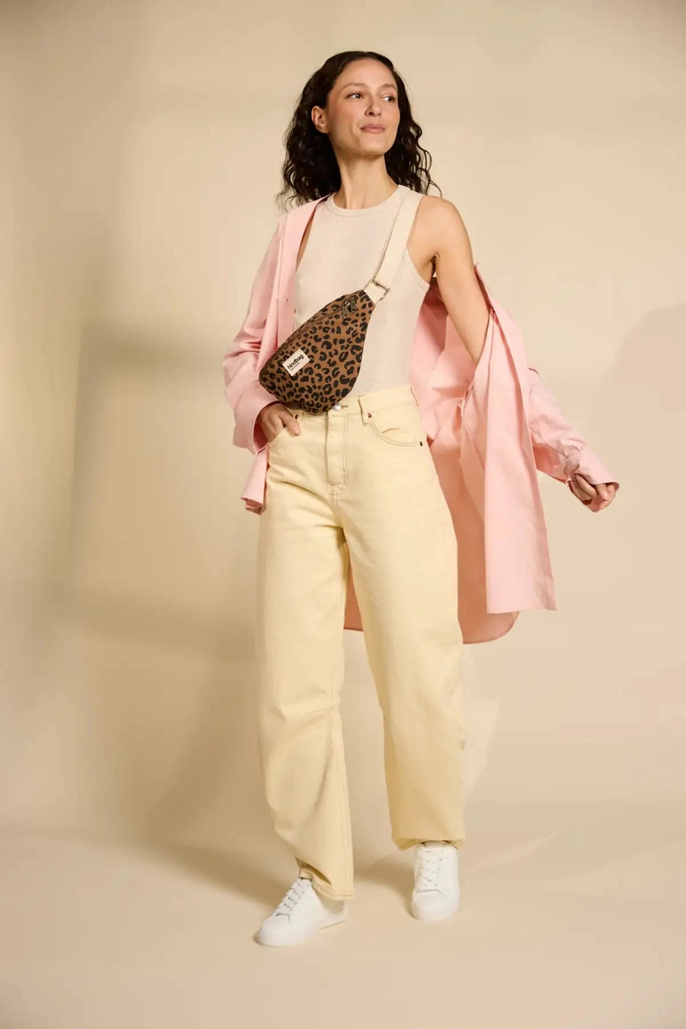 Nerka Olivia Leopard Cannelle – Hindbag SLOU na modelce