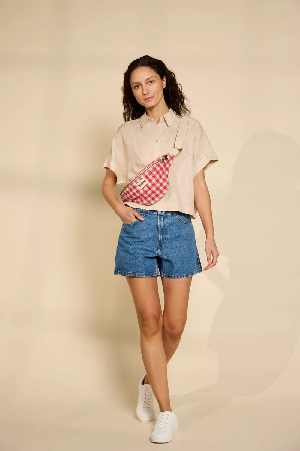 Nerka Olivia Vichy Rose– Hindbag SLOU na modelce