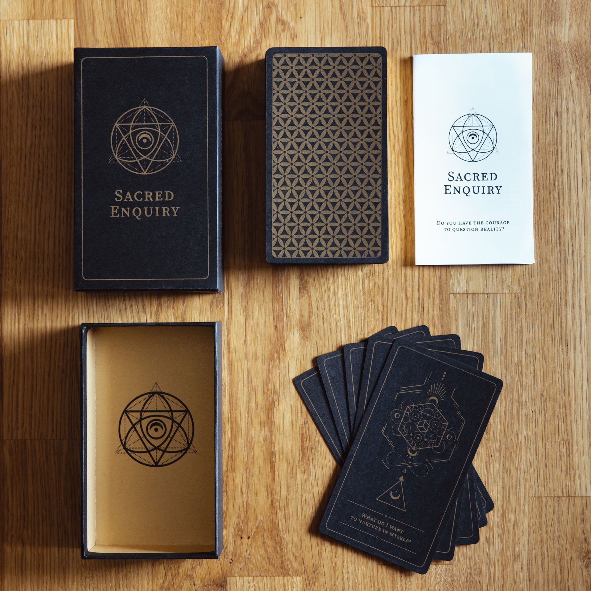Sacred Enquiry- karty z książką