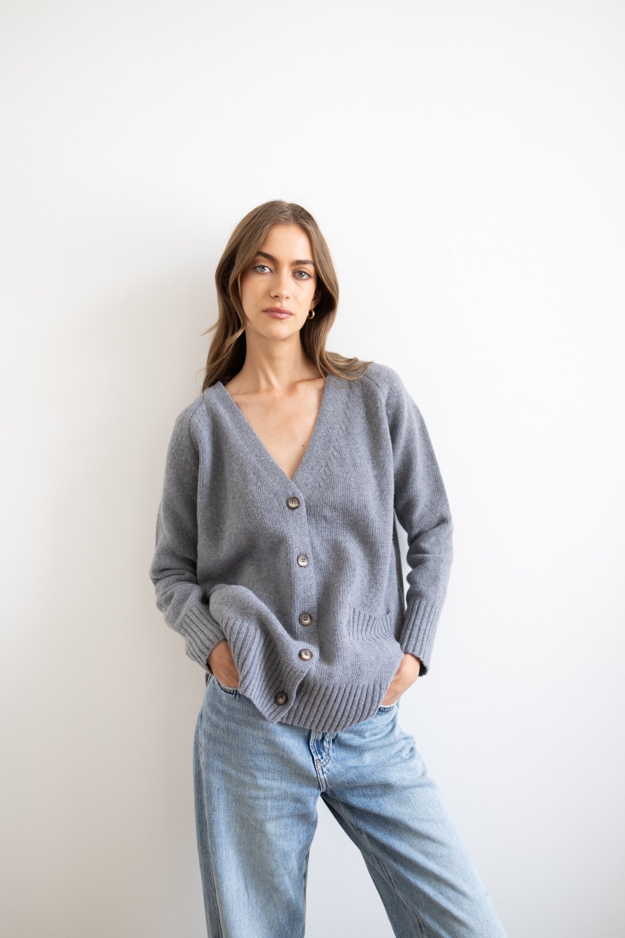 slou-lucky-handmade-kardigan-taylor-szary