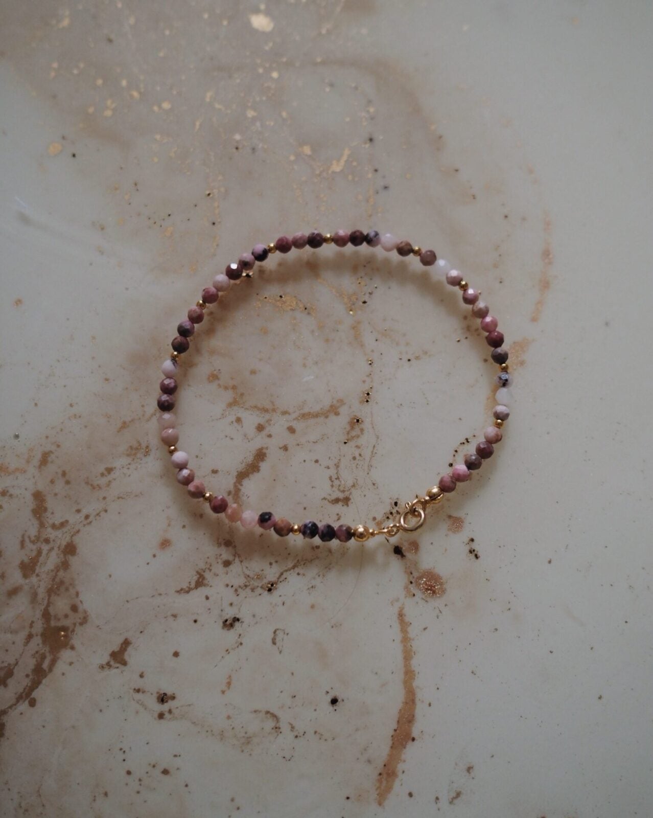 slou-paszkiewicz-bransoletka-rodonit-rotated