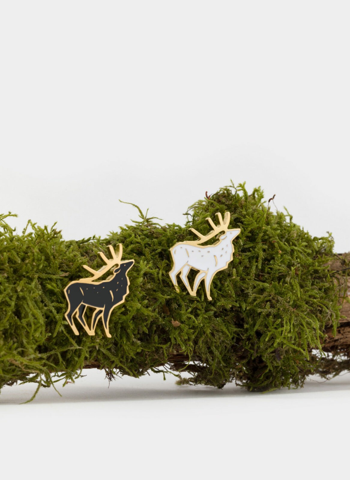 Pin Jeleń biały