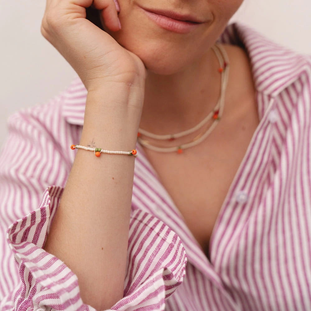 Bransoletka owocowa Oranges – Poly SLOU na modelce