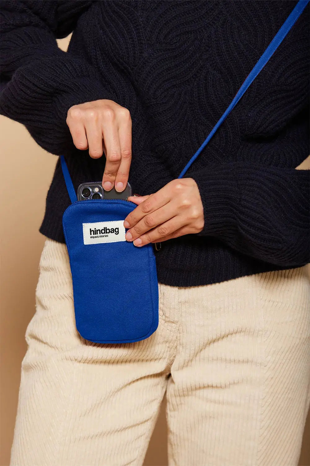 Etui na telefon Bill Electric Blue – Hindbag na modelu SLOU