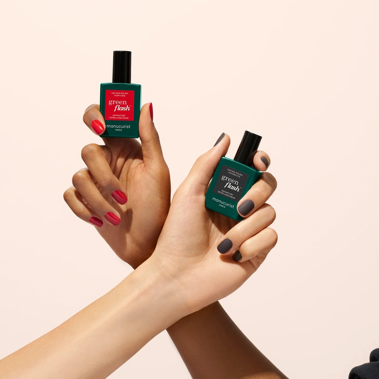 Lakier nawierzchniowy Matte Top Coat – Manucurist w dłoni SLOU