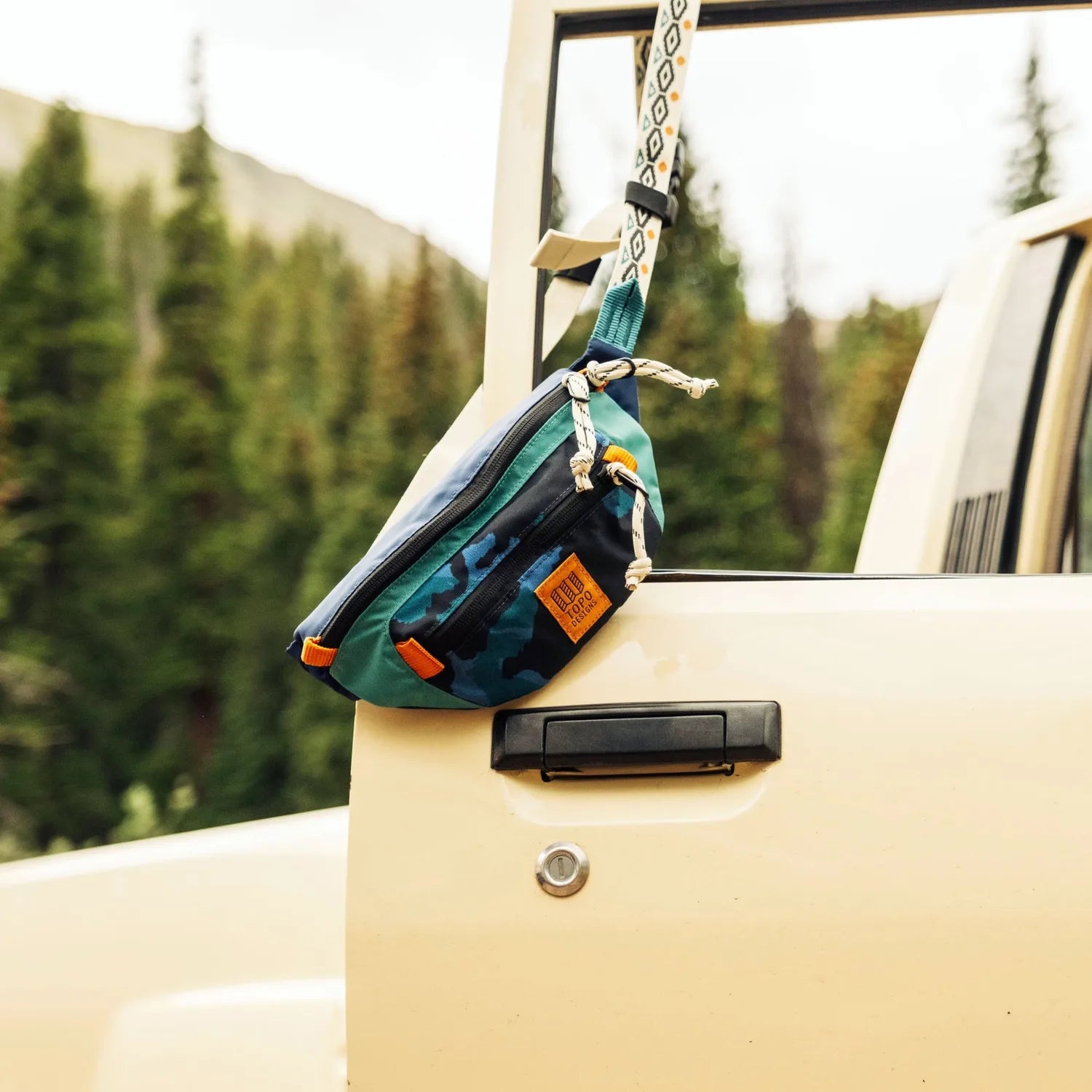 Nerka Mountain Waist Pack – Topo Designs  i samochód
