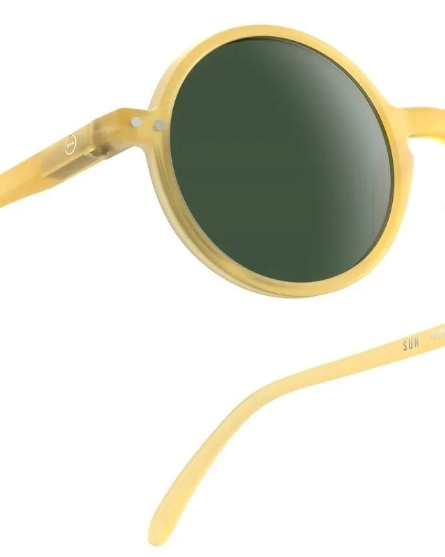 Okulary Izipizi #G Golden Green – detal zauszników
