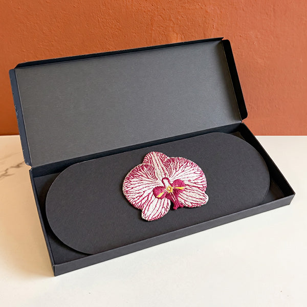 Broszka haftowana orchidea