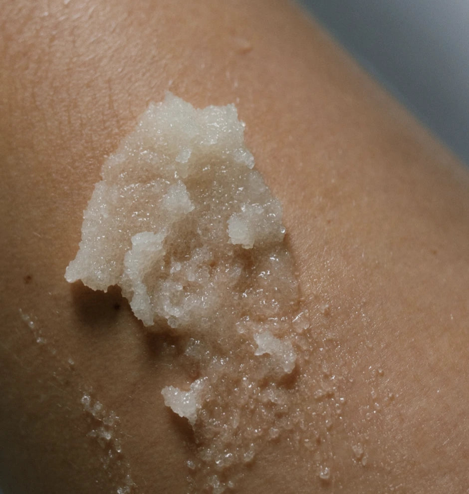 Peeling cukrowy Lucy – aplikacja na skórę
