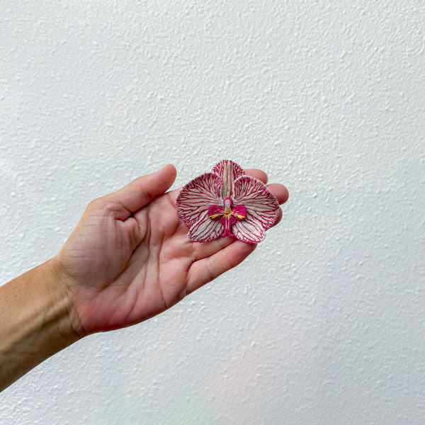 Broszka haftowana orchidea