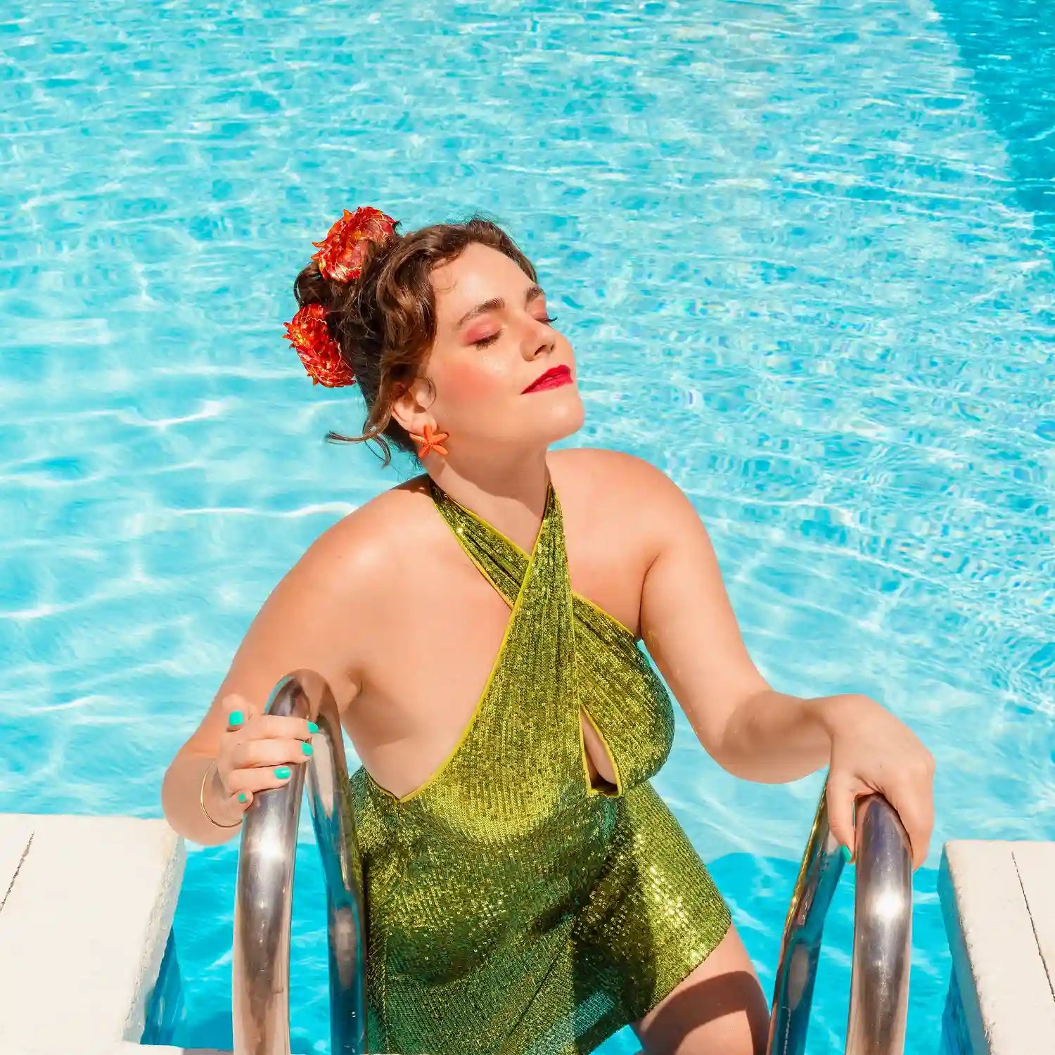 Spinka do włosów Krab od Coucou Suzette SLOU na modelce