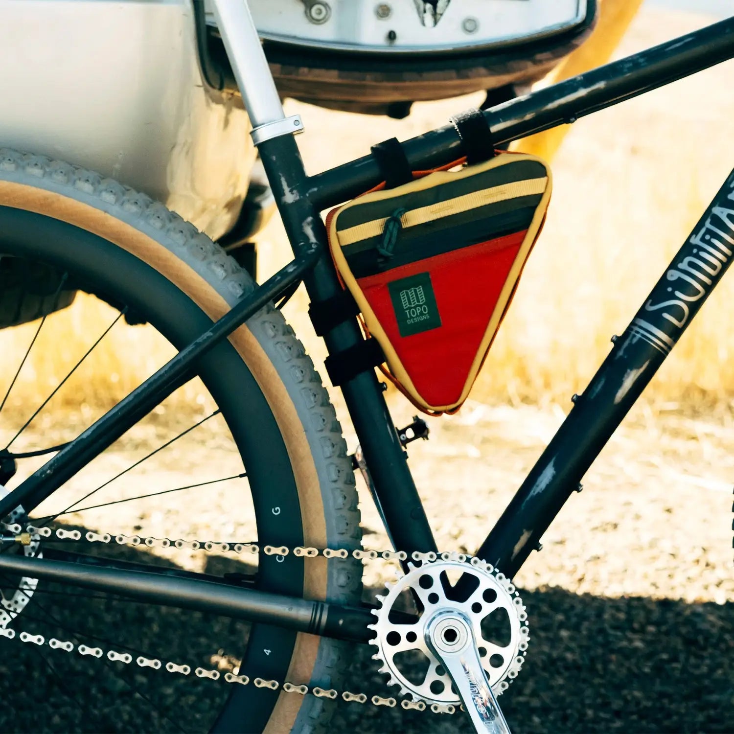 Torba rowerowa Bike Frame Bag – Topo Designs woodland teracota na ramie roweru