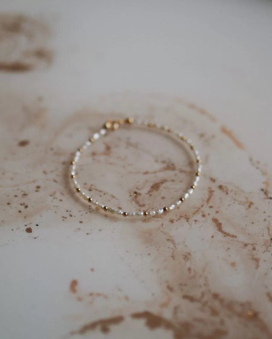 slou-bransoletka-perly-ryz-kulki-pozlacane-magdalena-paszkiewicz