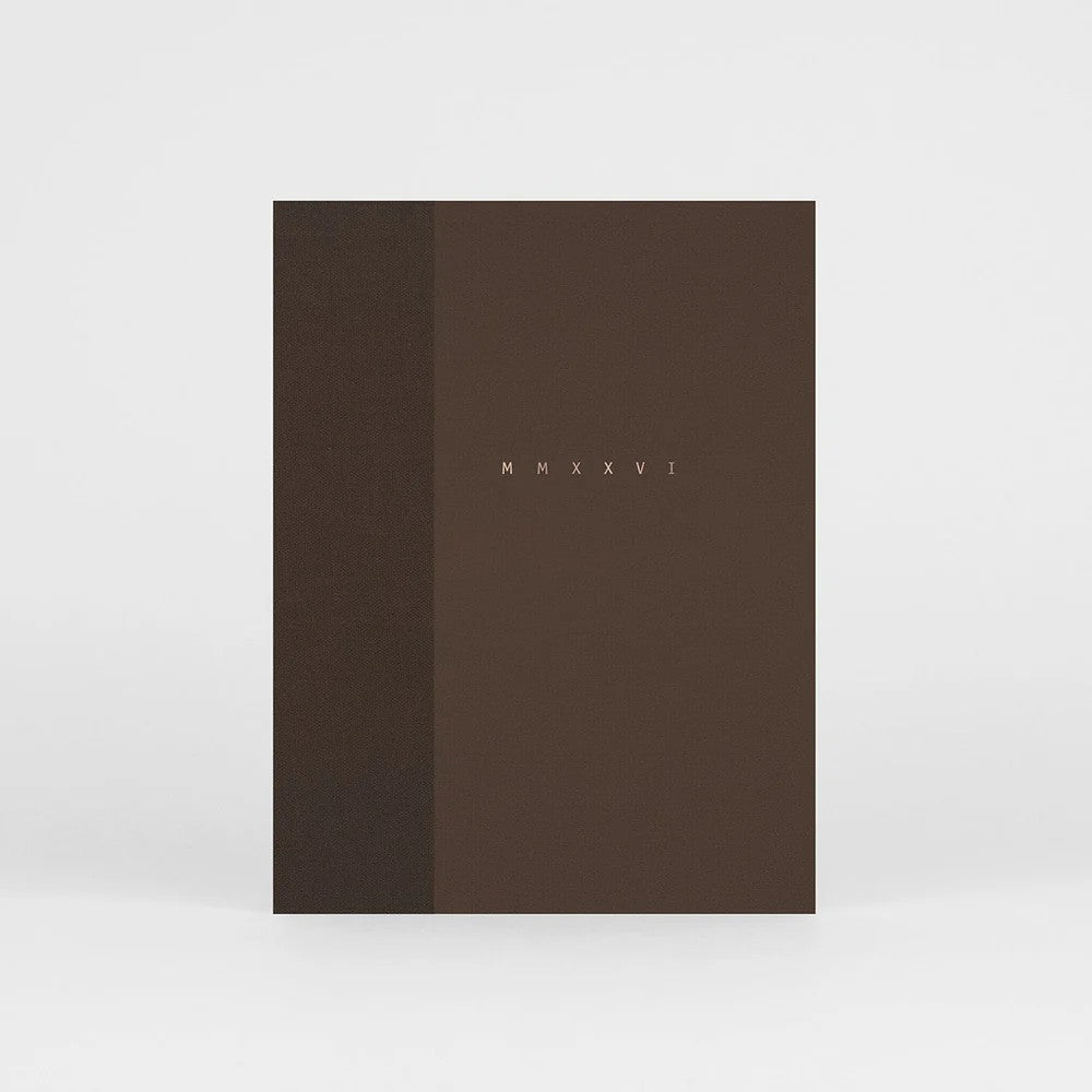 slou-papierniczeni-kalendarz-klasyk-mmxxvi-kakao