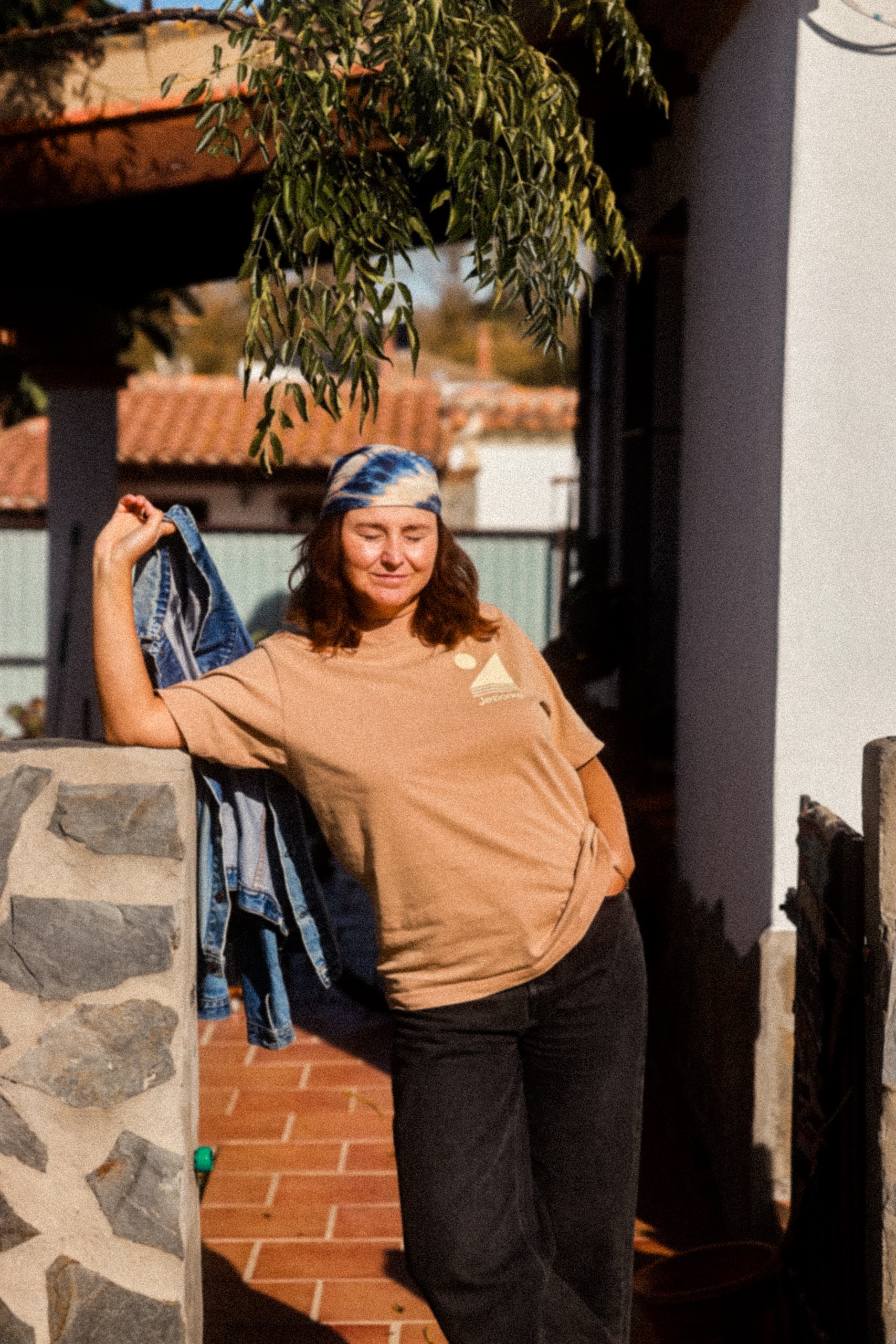 slou-slowspotter-tshirt-jeziorko-vintage-latte