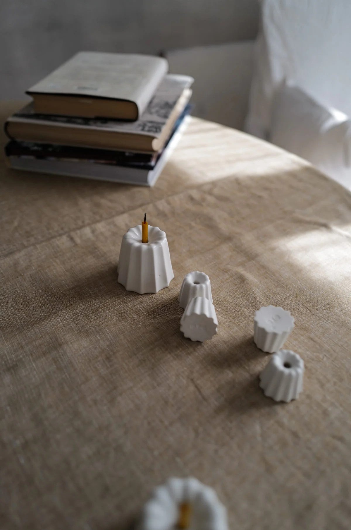 Duży porcelanowy biały świecznik