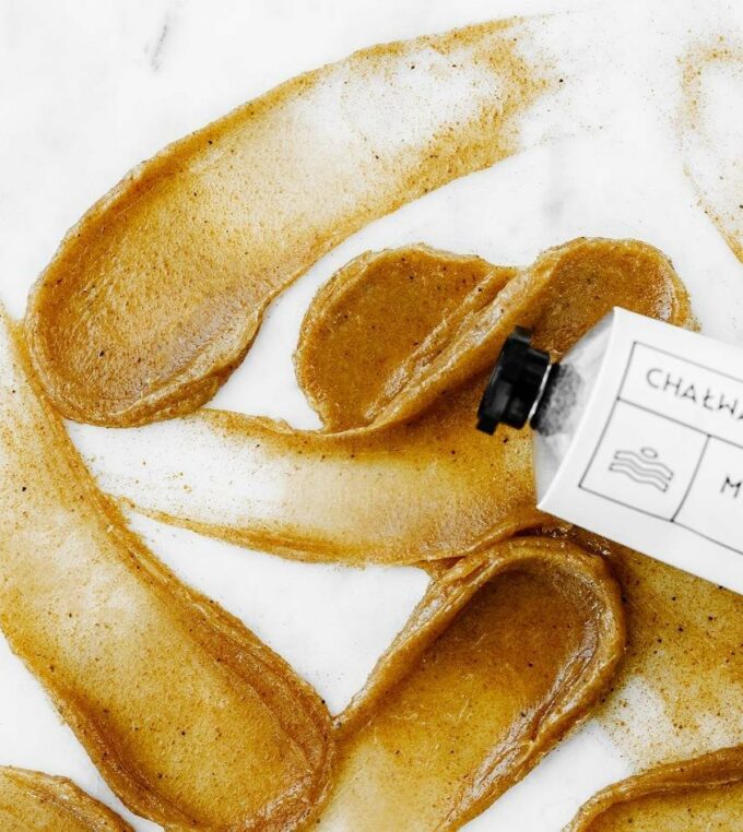 Pasta oczyszczająco-peelingująca Chałwa