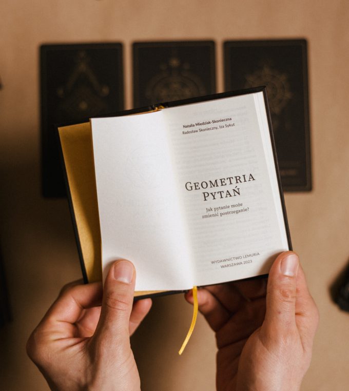 Geometria Pytań - karty z książką