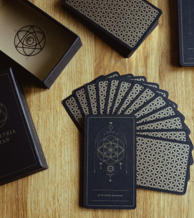 Geometria Pytań - karty z książką