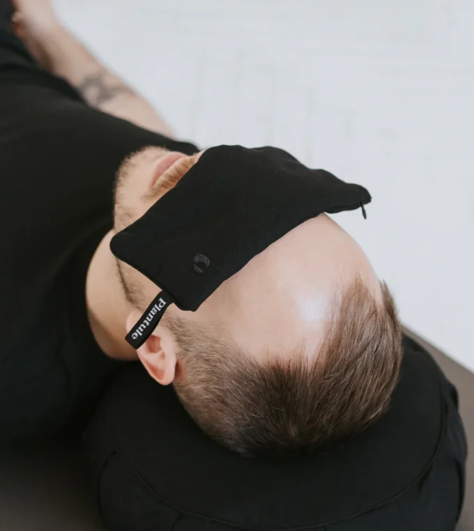 Poduszka na oczy z lawendą czarna