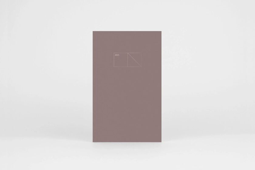slou-kalendarz-copper-2025-magnolia-papierniczeni
