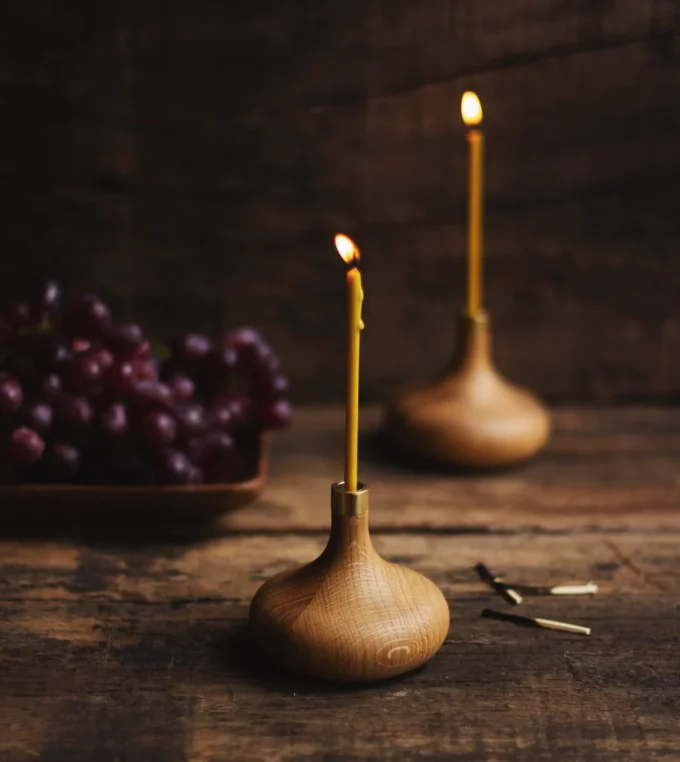 Olejowany dębowy świecznik