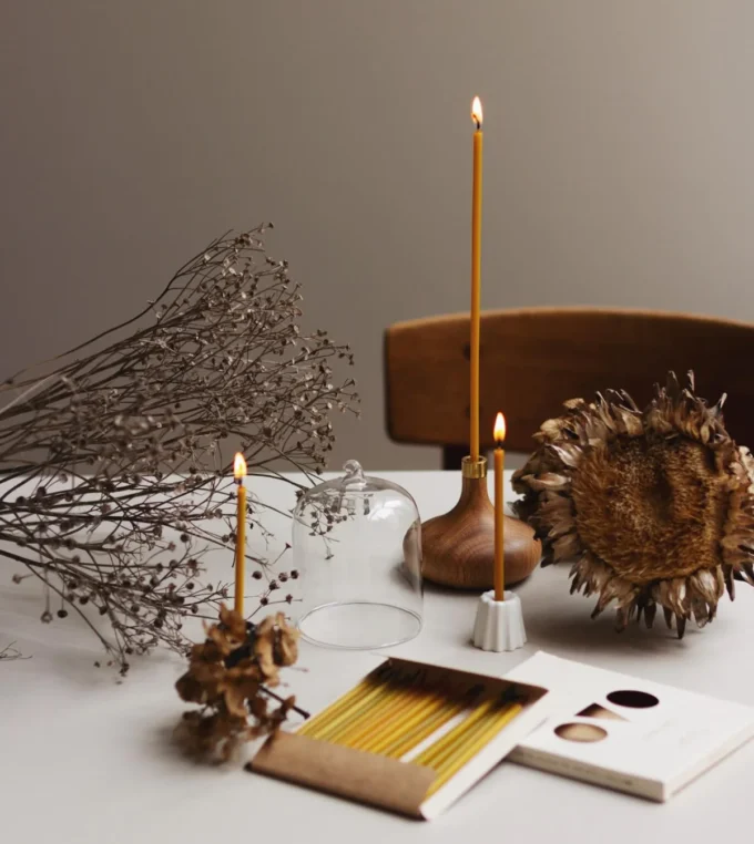 Porcelanowy świecznik biały błyszczący