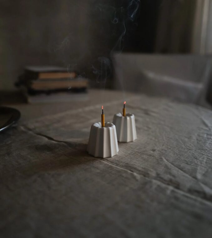 Duży porcelanowy biały świecznik