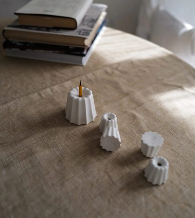 Duży porcelanowy biały świecznik