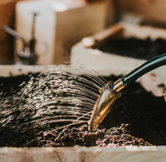 Zielona stalowa konewka 1 l