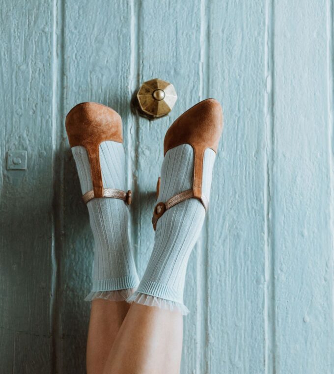 Skarpety brokatowe purpurowe Alizee z falbanką