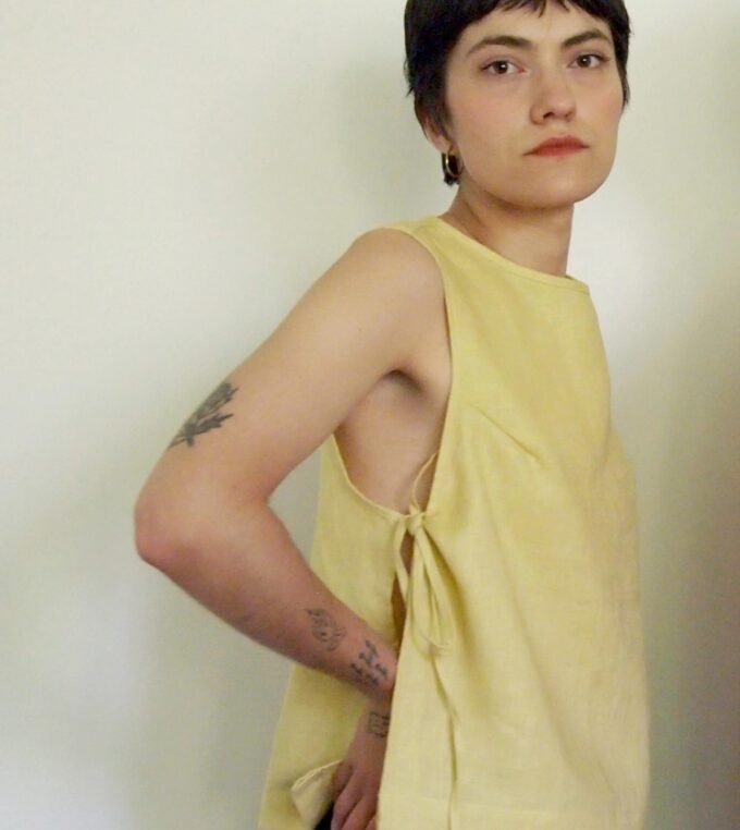 Top z wiązaniem po bokach morski