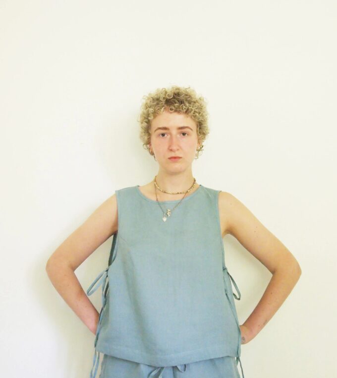 Top z wiązaniem po bokach morski