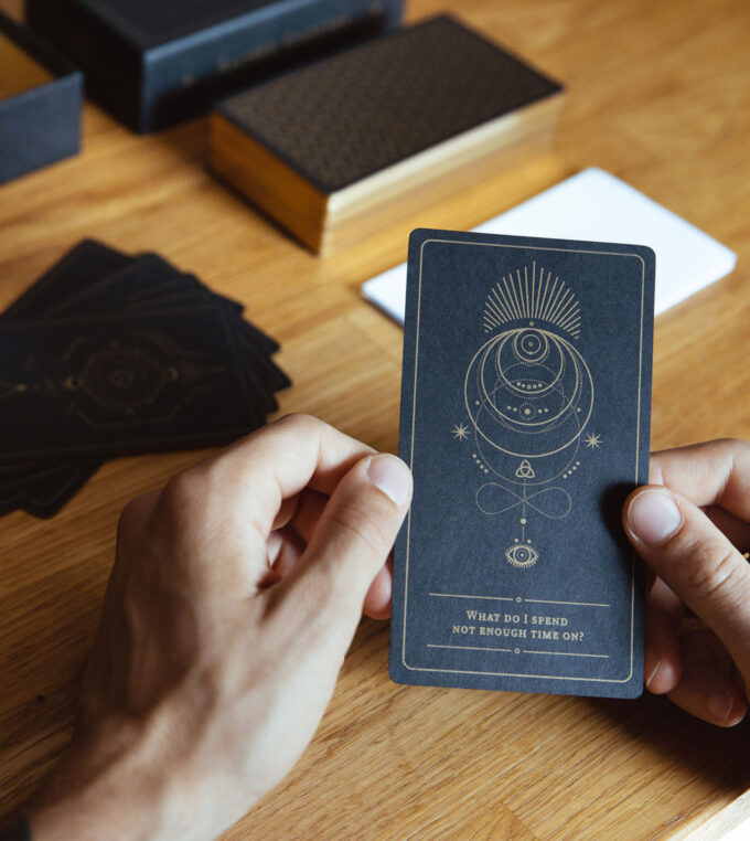 Sacred Enquiry- karty z książką