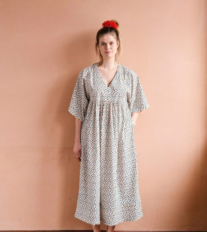 Sukienka New Dawn Blue Moon w niebieskie kwiatki