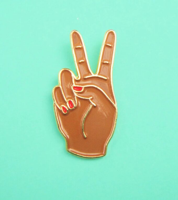 slou-suzette-pin-peace