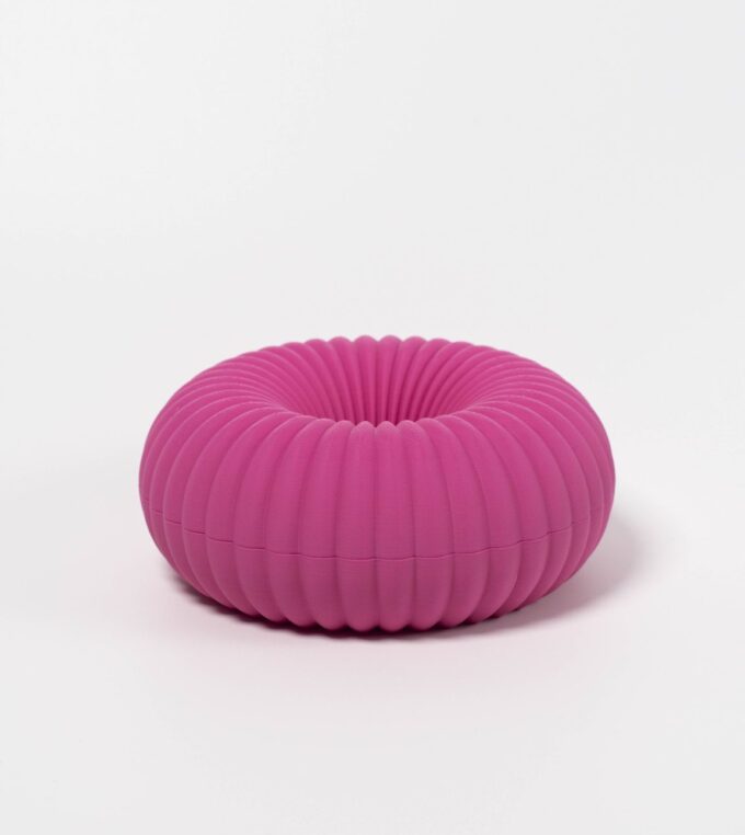 slou-gibki-design-duzy-donut-pojemnik-na-bizuterie-rozowy