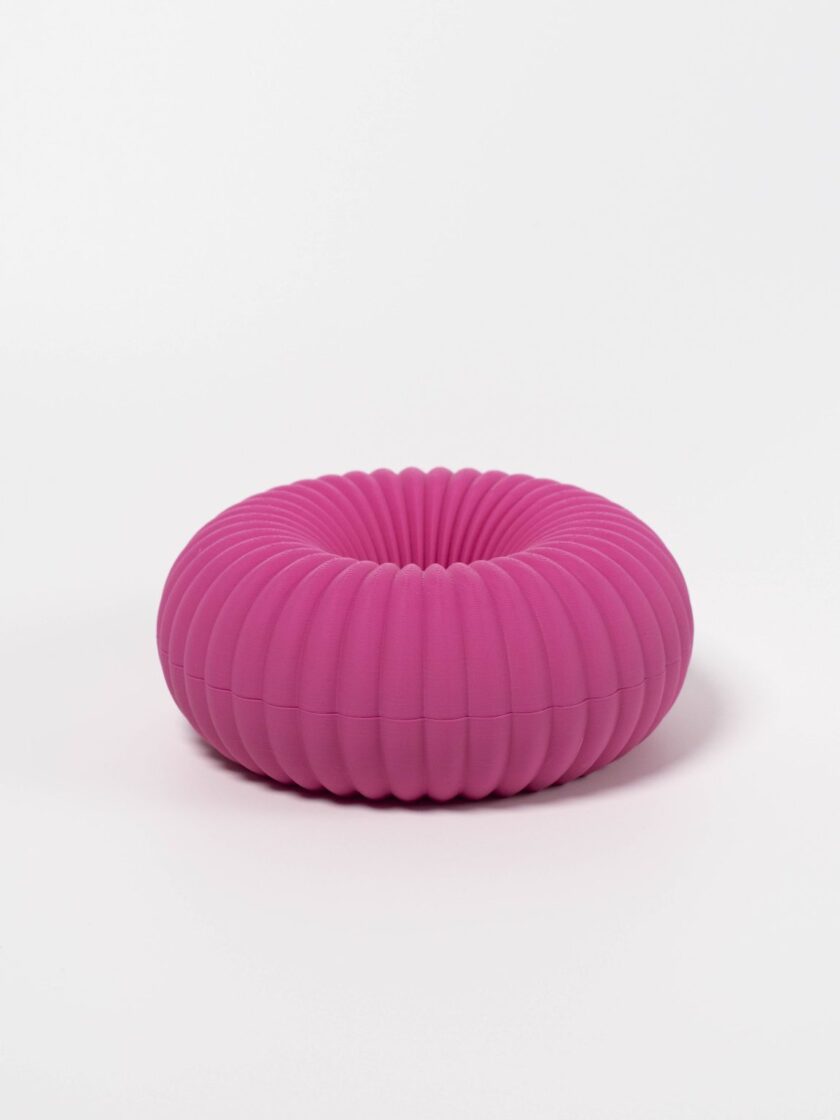 slou-gibki-design-duzy-donut-pojemnik-na-bizuterie-rozowy