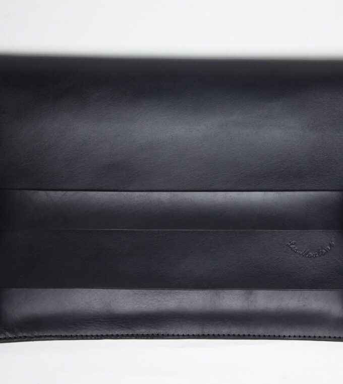 slou-les-moutons-etui-na-laptopa13-black