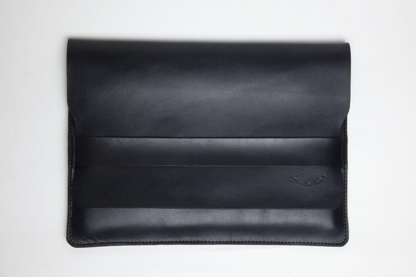slou-les-moutons-etui-na-laptopa13-black