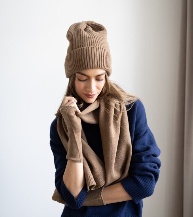 slou-lucky-handmade-czapka-merino-cashmere-orzechowa