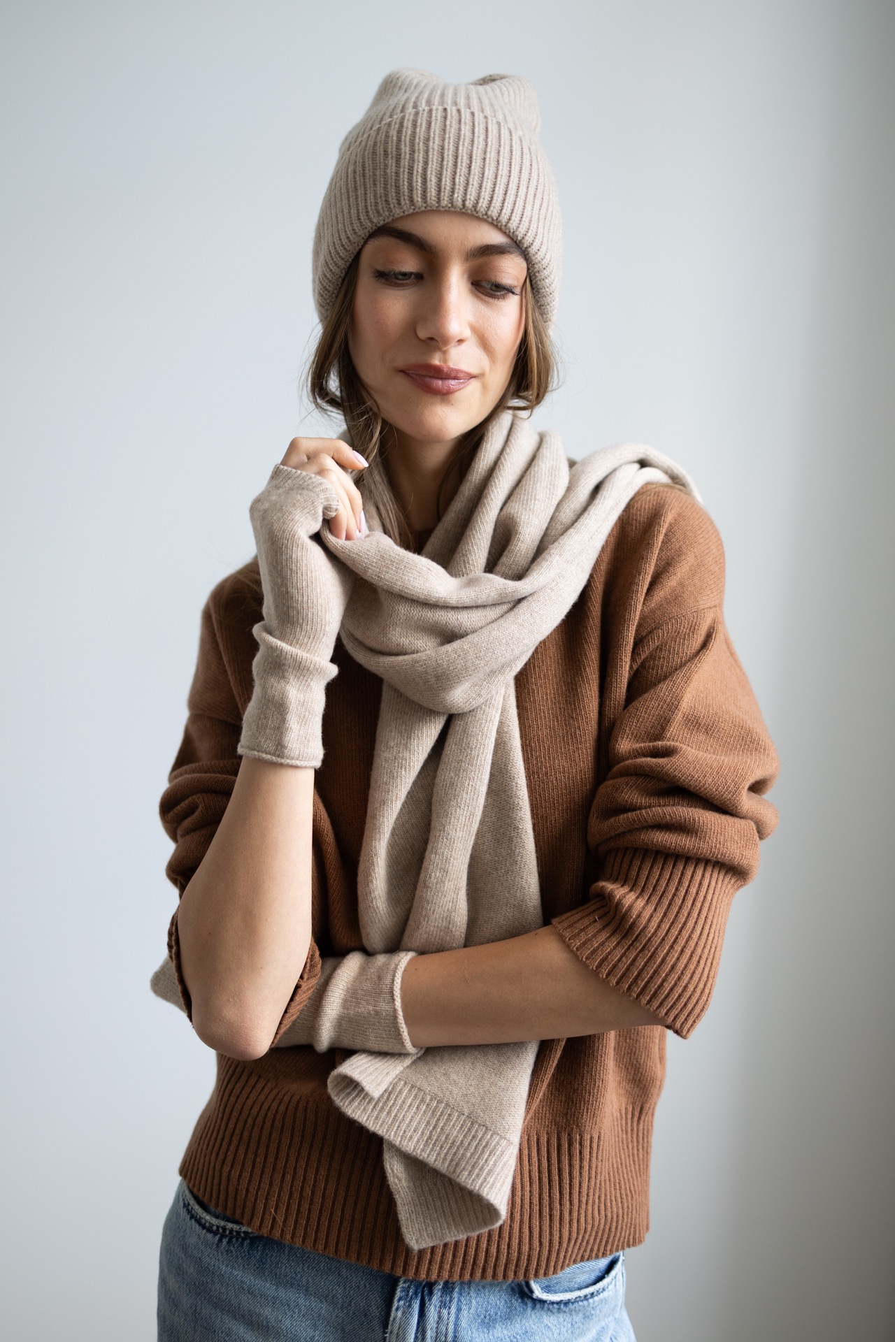 slou-lucky-handmade-czapka-merino-cashmere-bezowa