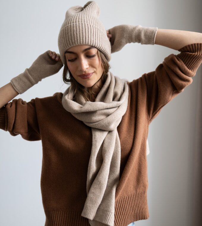 slou-lucky-handmade-szalik-merino-cashmere-bezowy